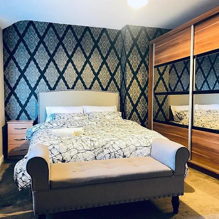 3 Bedroom Holiday House,Close To M6-Express Way To Centre Бирмингам Екстериор снимка